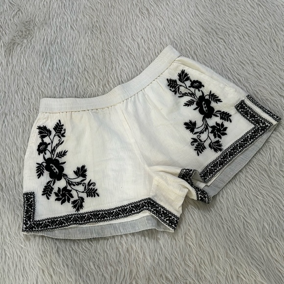J crew white black embroidered floral cotton summer beach shorts size 2 - Picture 1 of 5